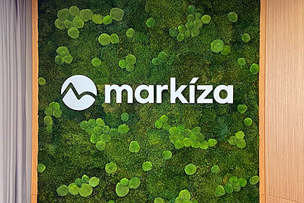 Plastic logo