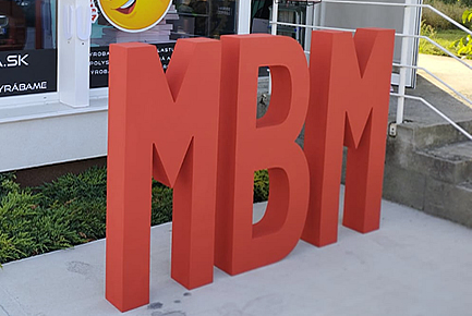 Freestanding polystyrene letters