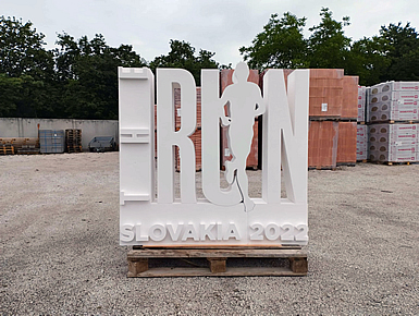 Freestanding 3D logo
